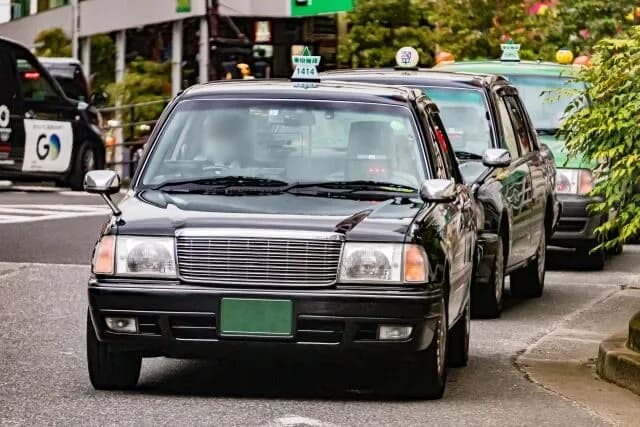 タクシー会社「未経験歓迎。50代からでも始められる。月収例60万円」 ←この求人に人が群がらない理由