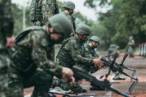 【悲報】「兵役」が義務化されたらその間、女さんは何してるの?wwwwwwwwww