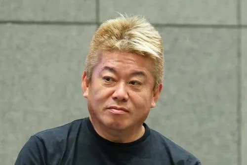 【悲報】ホリエモンさん、パン食いながら人の話聞くなと怒ってる人にブチギレwwwwwwwwww