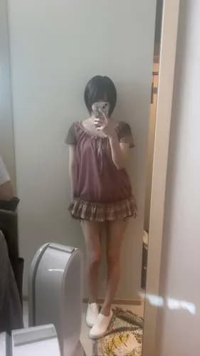 【画像】あのちゃんさん、超ミニ生美脚がガチで際どすぎるwwwwwwwwww