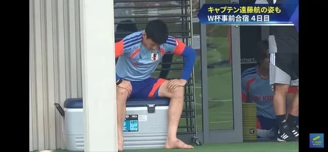 【画像】遠藤の左足、とんでもなく腫れ上がってる
