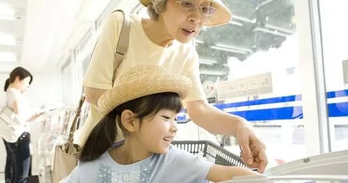 【悲報】メスガキさん、コンビニ来店「お腹すいた……」・・・・・・・・・