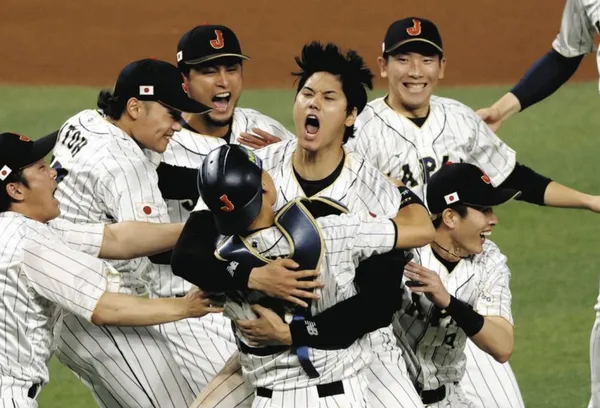 野球WBC「ネトフリ」独占放送、電通外しの衝撃 地上波テレビの苦悩...日本に重くのしかかる要因