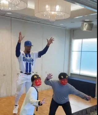 デュプランティエ 投手がDeNA入団会見　背番号「０」を選んだ理由　「オッス」にかけてる！？