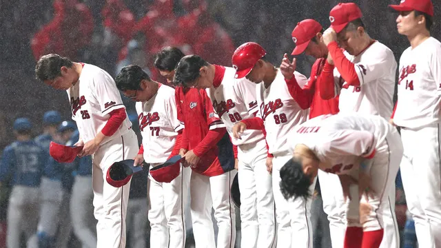 カープ塹江＆益田炎上で延長12回逆転負け。名原同点打！ファビ3号！9回裏に執念の同点劇も5時間超え大雨試合を落とす【広島2-5日ハム/試合結果】