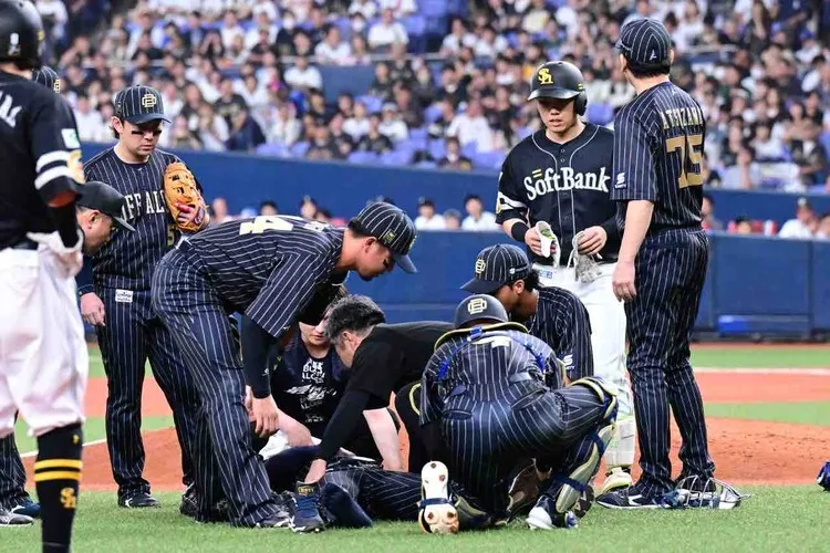 曽谷龍平、鷹海野の折れたバットが直撃し緊急降板…診断は打撲