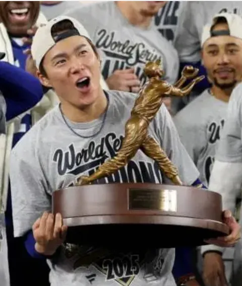 山本由伸「最下位だったオリックスを三連覇させました」